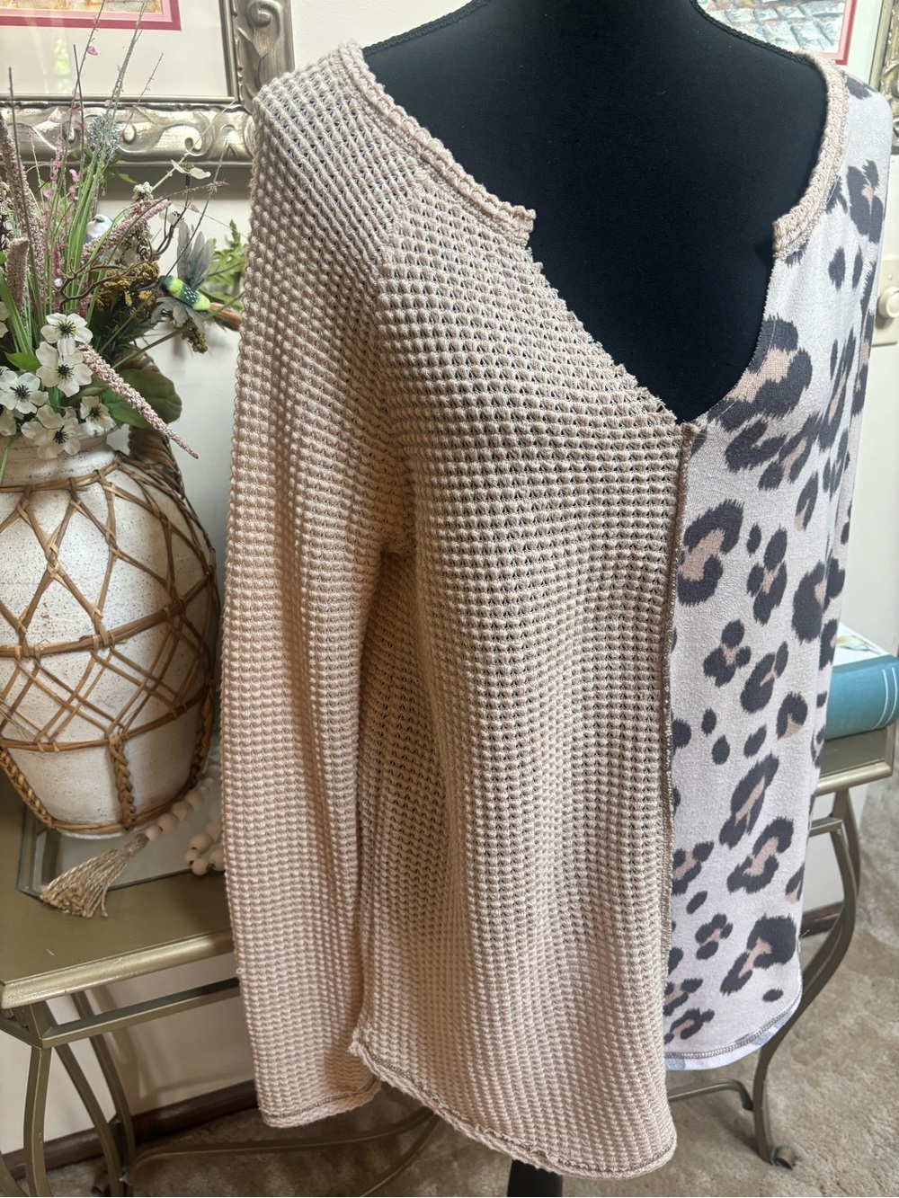 BiBi Waffle Knit Leopard Print Color-Block V-Neck Relaxed Casual Top Size Large - Picture 6 of 9